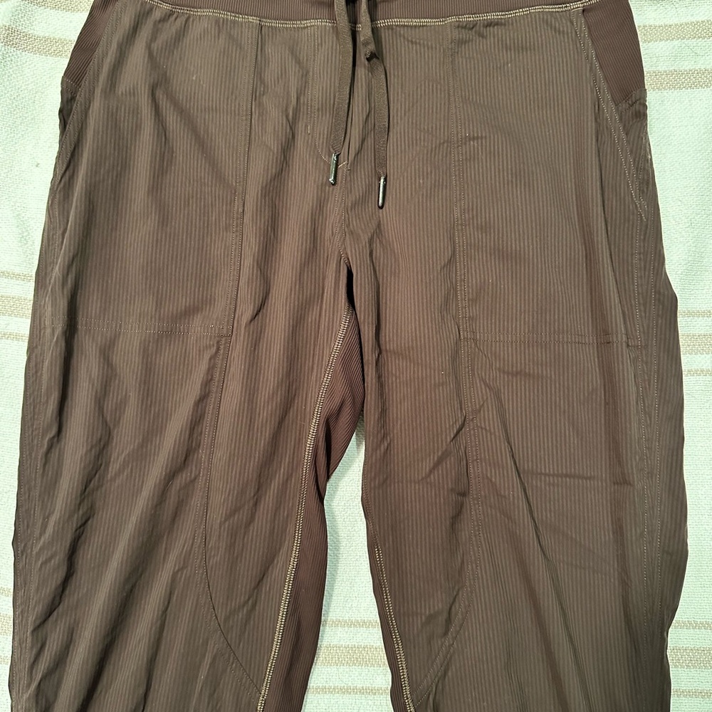 Lululemon Dance Studio Mid-Rise Cropped Pant Java Size 8 - Picture 3 of 7